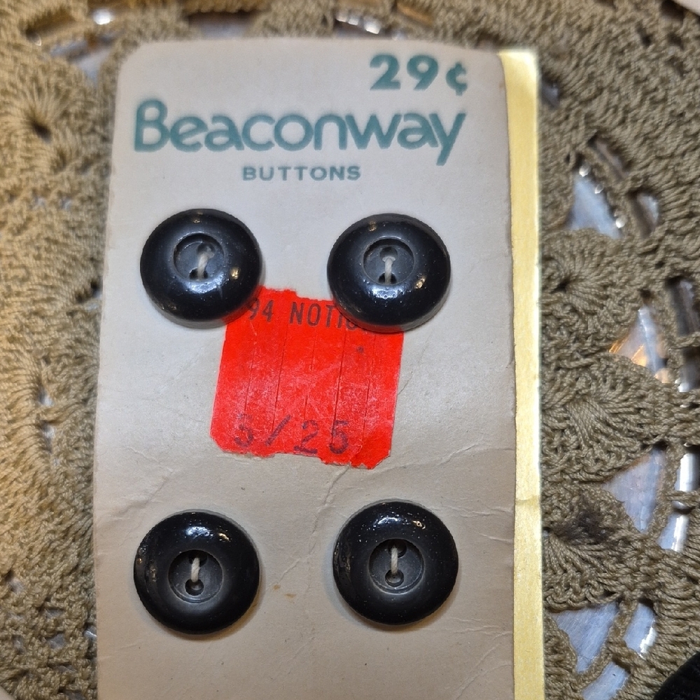 Assorted Vintage Button Collection - Picture 10 of 12